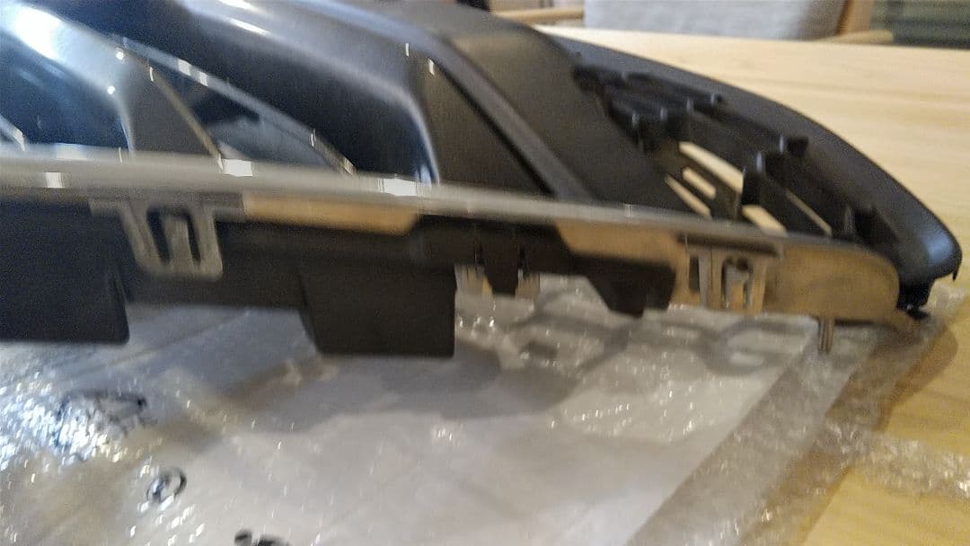 レクサス　NX　前期グリル　 外周メッキモールディング付