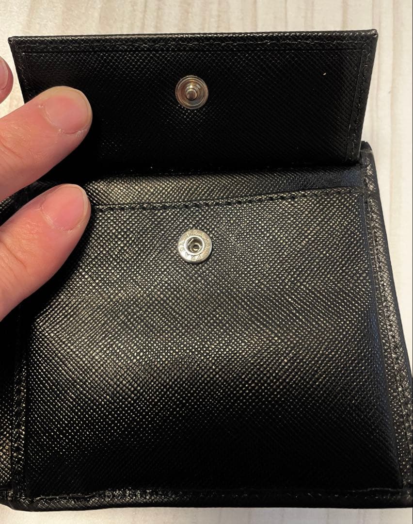 PRADA ブラック 二つ折り財布　メンズ