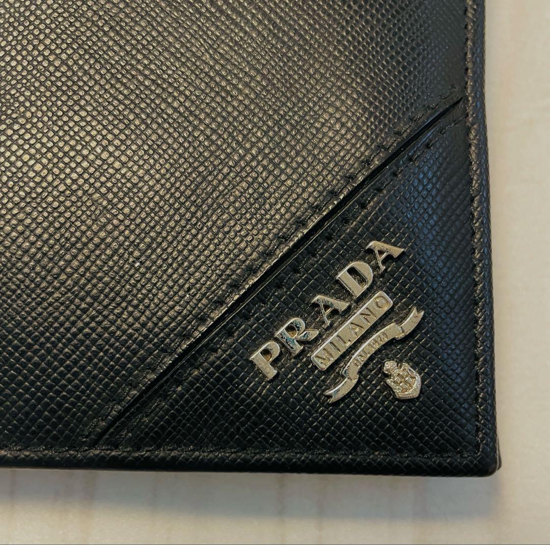PRADA ブラック 二つ折り財布　メンズ