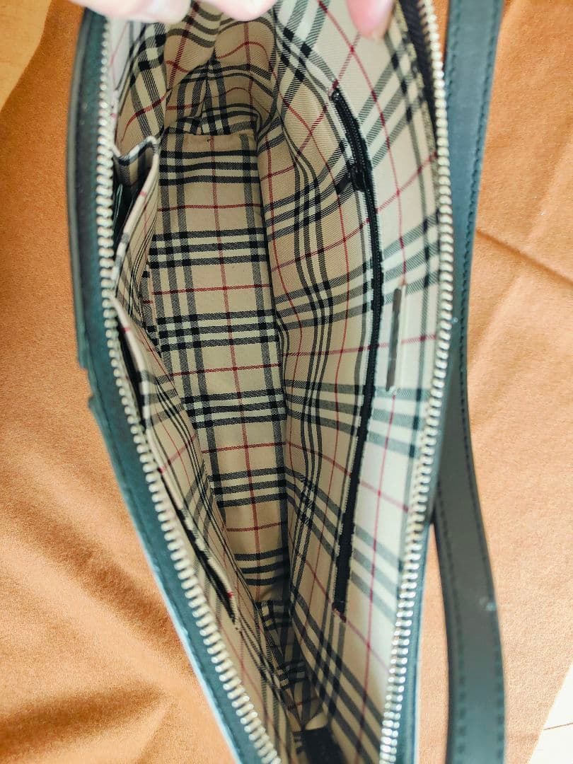 BURBERRY　ショルダーバッグ　ブラック