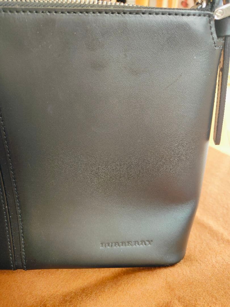 BURBERRY　ショルダーバッグ　ブラック