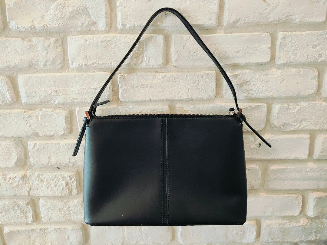 BURBERRY　ショルダーバッグ　ブラック