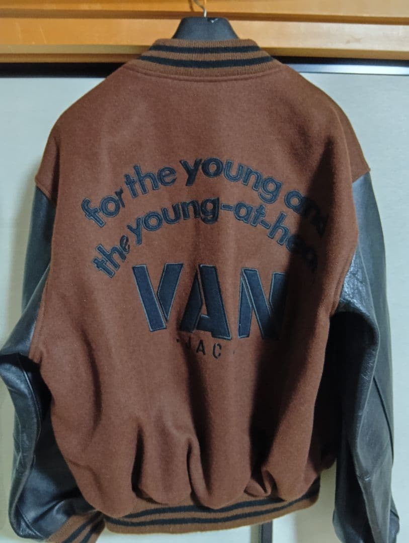 美品VAＮジャケットスタジャン