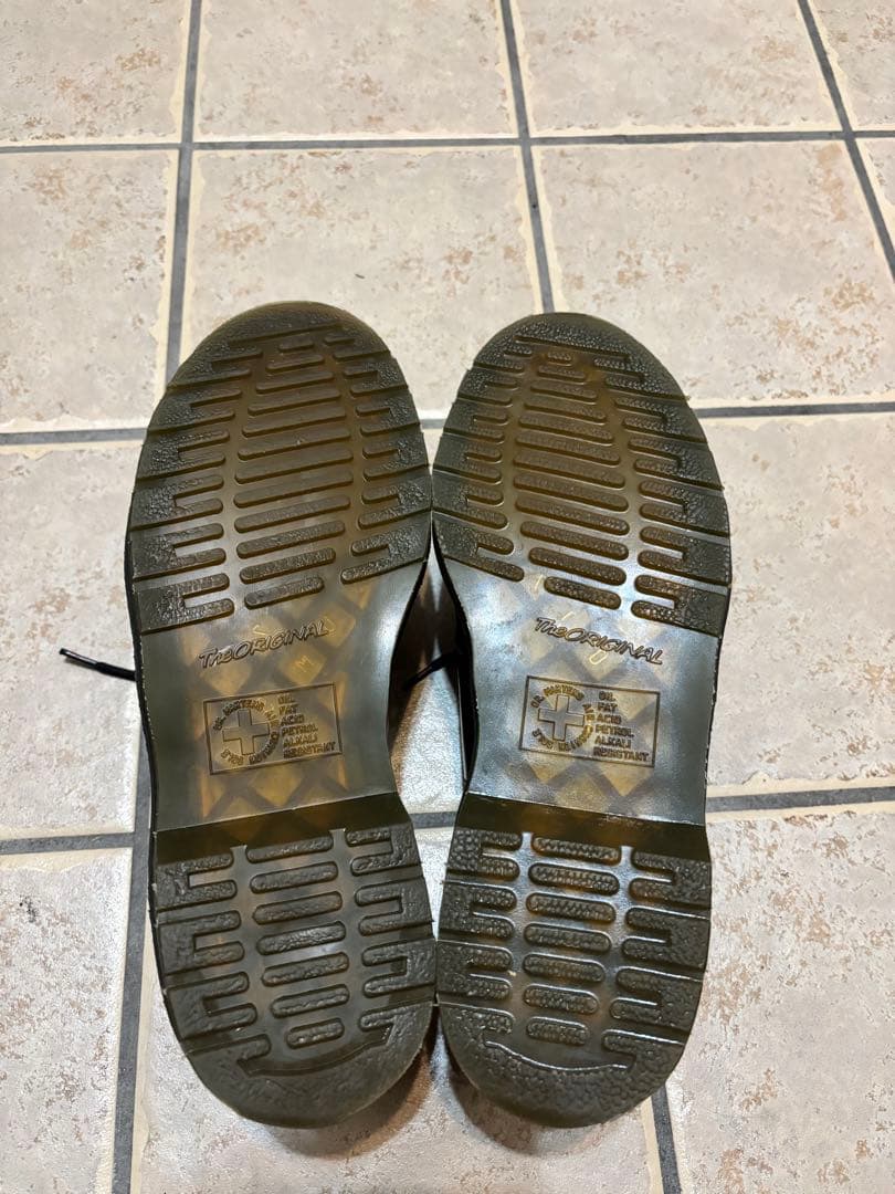 Dr. Martens 黒エナメル厚底ドレスシューズ