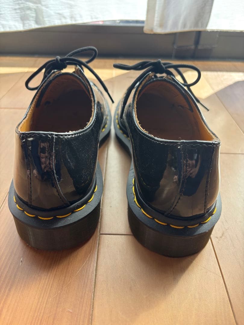 Dr. Martens 黒エナメル厚底ドレスシューズ