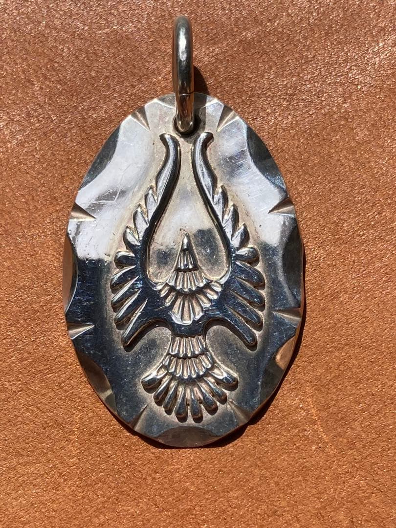 ラッキージョン　JOJOVA サンダーバードペンダント