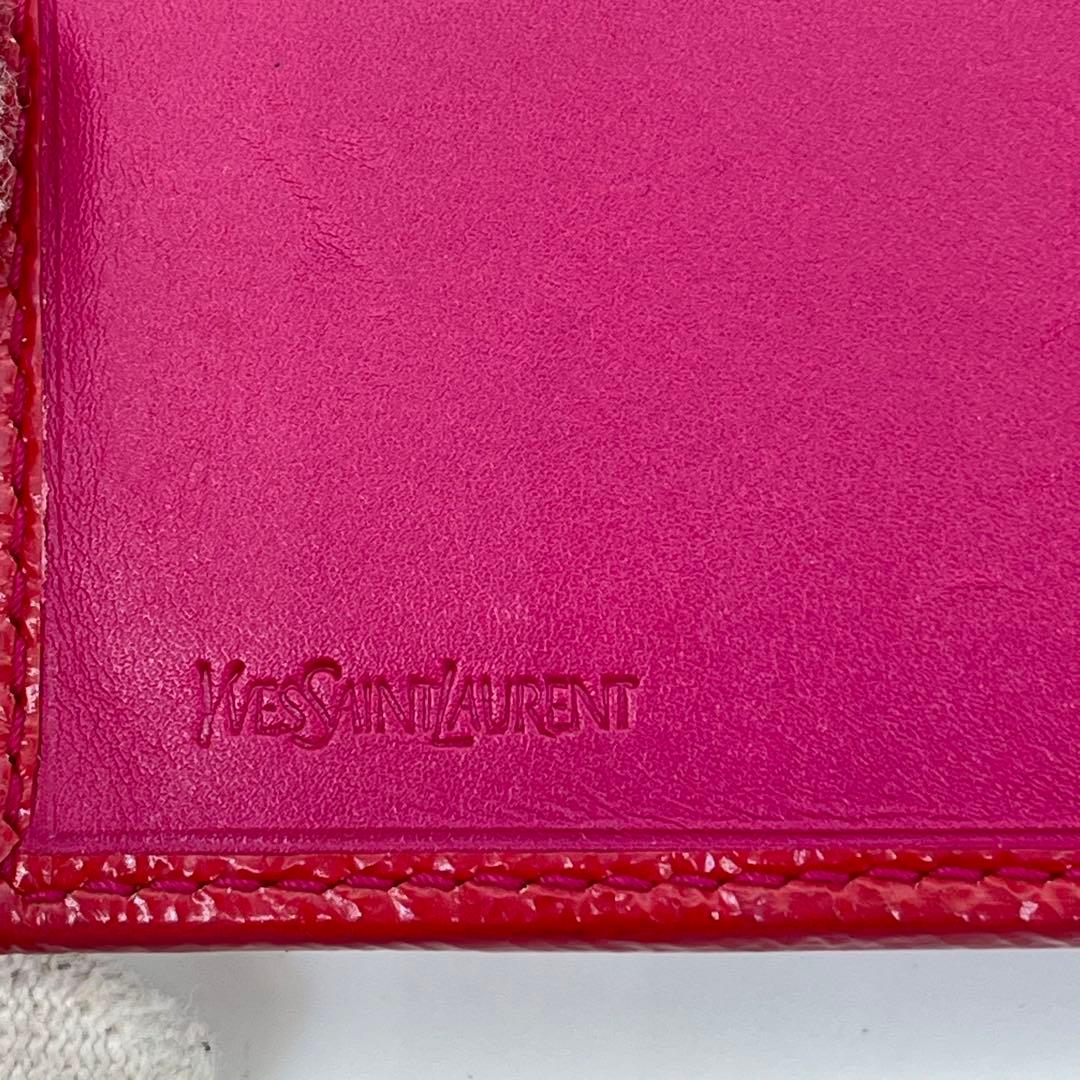 イヴサンローラン 二つ折り財布 カサンドラ YSLロゴ パテントレザー ピンク