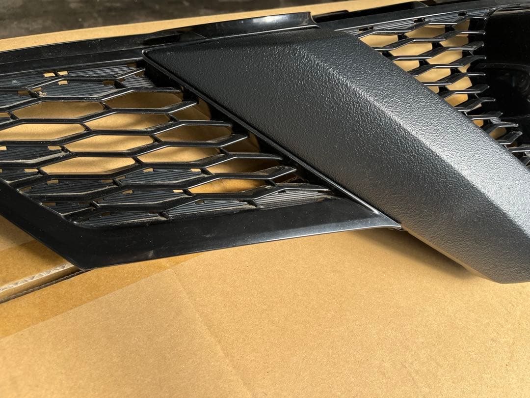 エクストレイルグリル　チッピング塗装