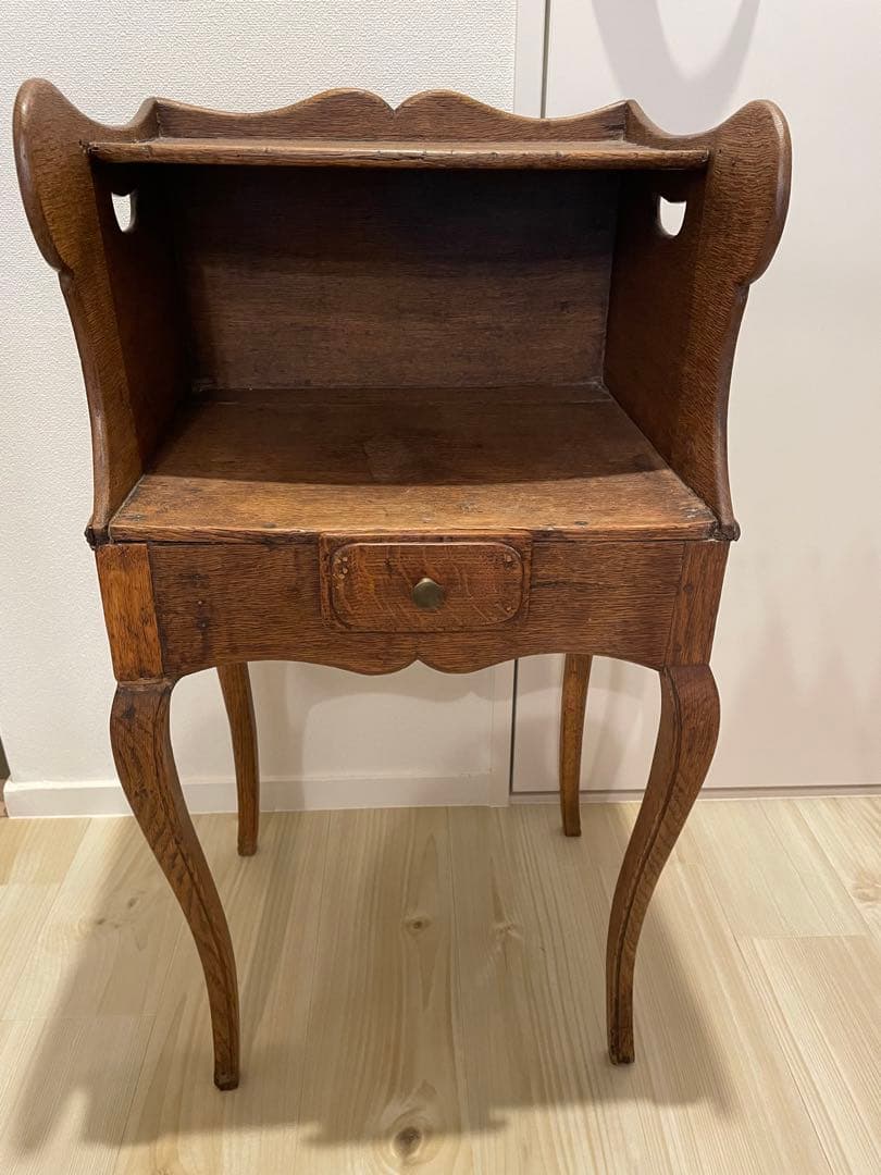 フランスアンティーク家具　フランスインテリア　アンティーク家具　サイドテーブル