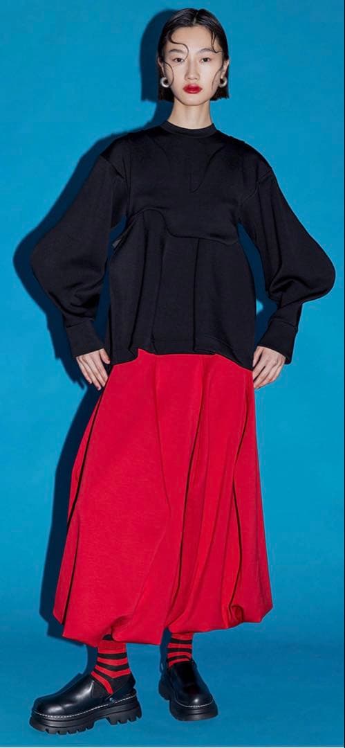 OMMO バルーンスリーブ 黒 長袖トップス