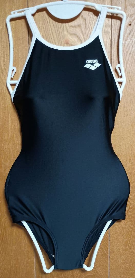 arena アリーナ 競泳水着 ARN-185W 白パイピング Mサイズ 黒色