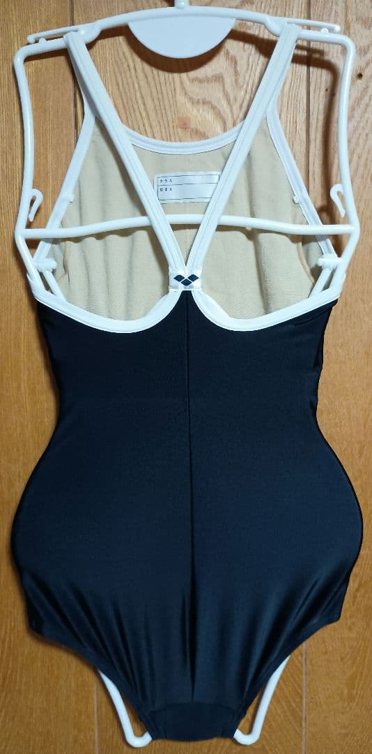 arena アリーナ 競泳水着 ARN-185W 白パイピング Mサイズ 黒色