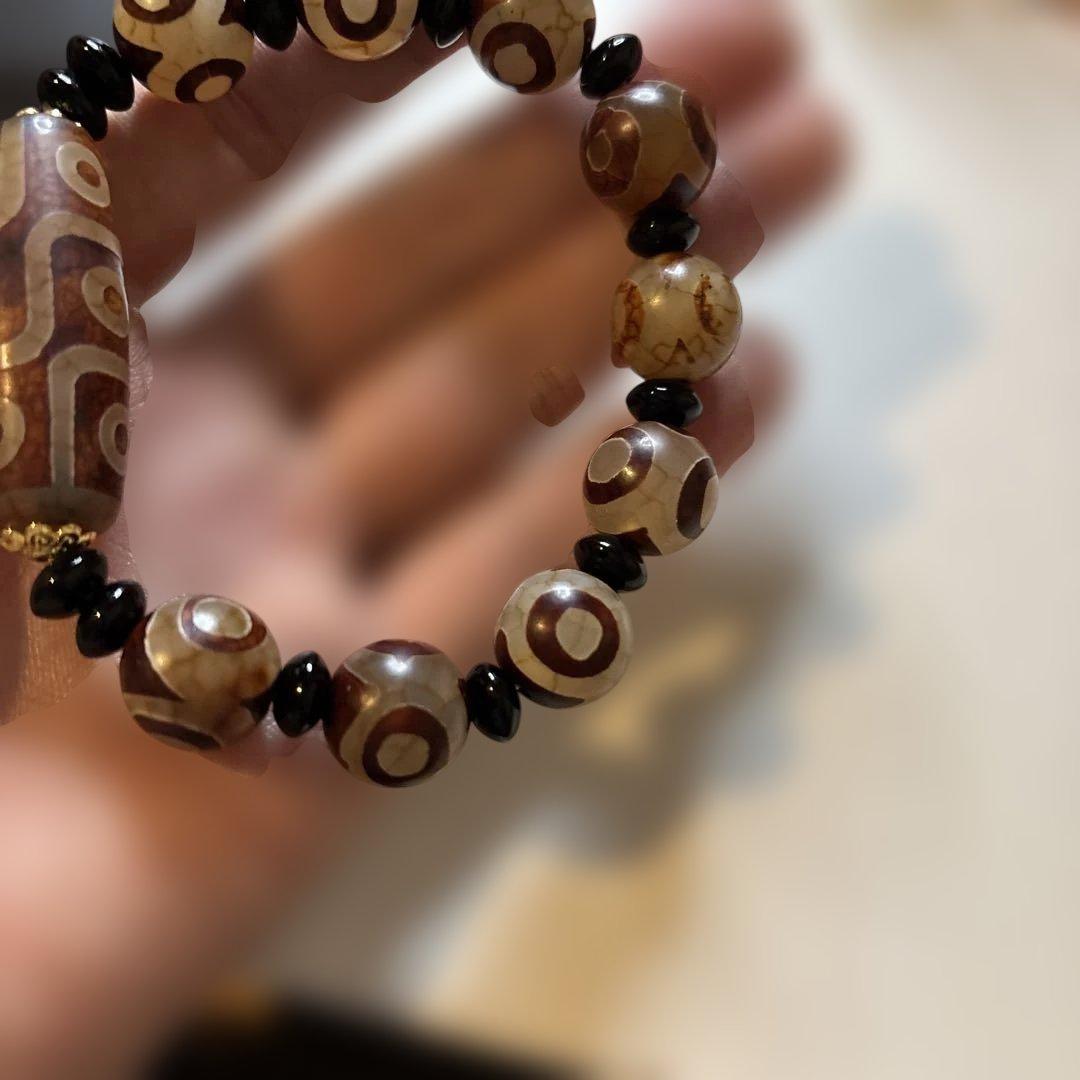 これもすっごいの！九眼三眼天珠のブレスレットたん！頭にずーんずんくる！