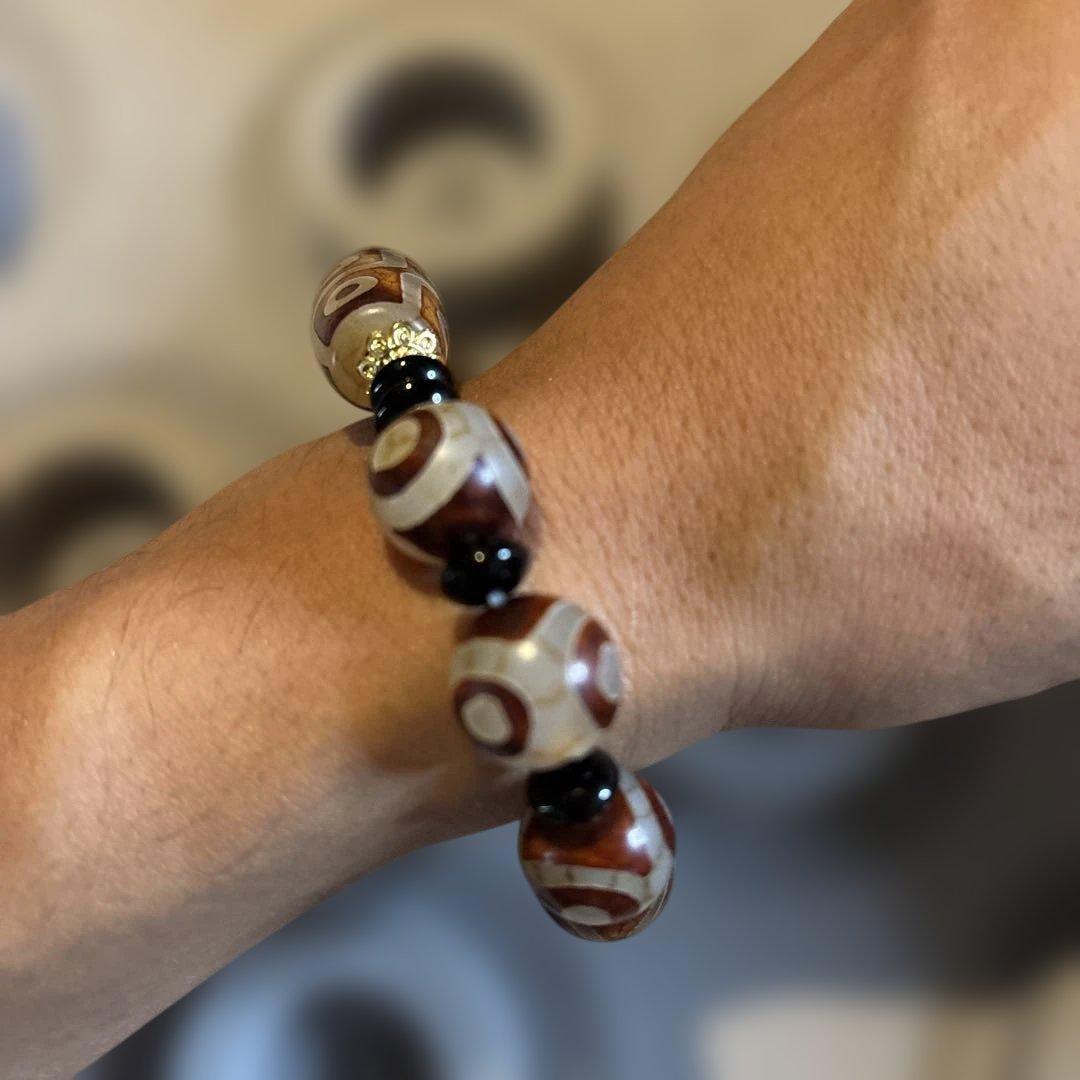 これもすっごいの！九眼三眼天珠のブレスレットたん！頭にずーんずんくる！