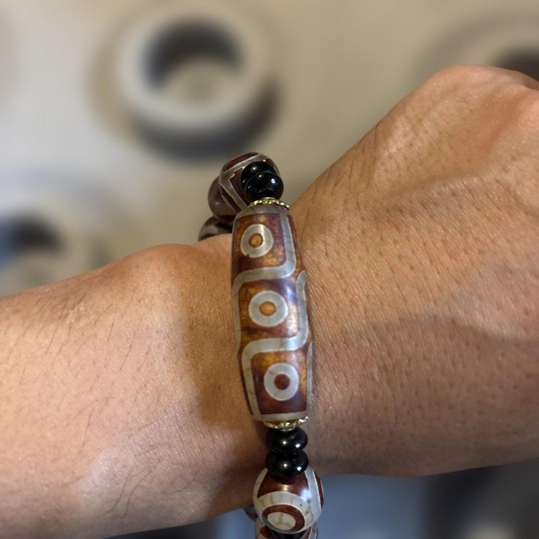 これもすっごいの！九眼三眼天珠のブレスレットたん！頭にずーんずんくる！