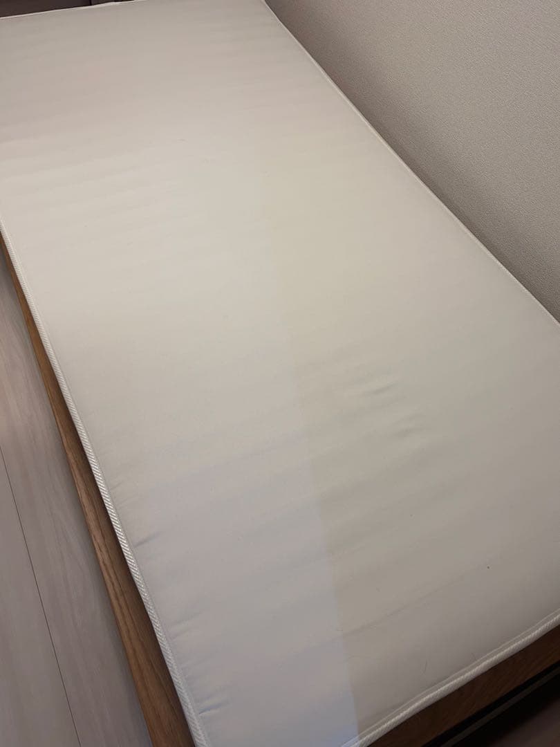 無印ベッドフレームシングルオーク材とマットレス