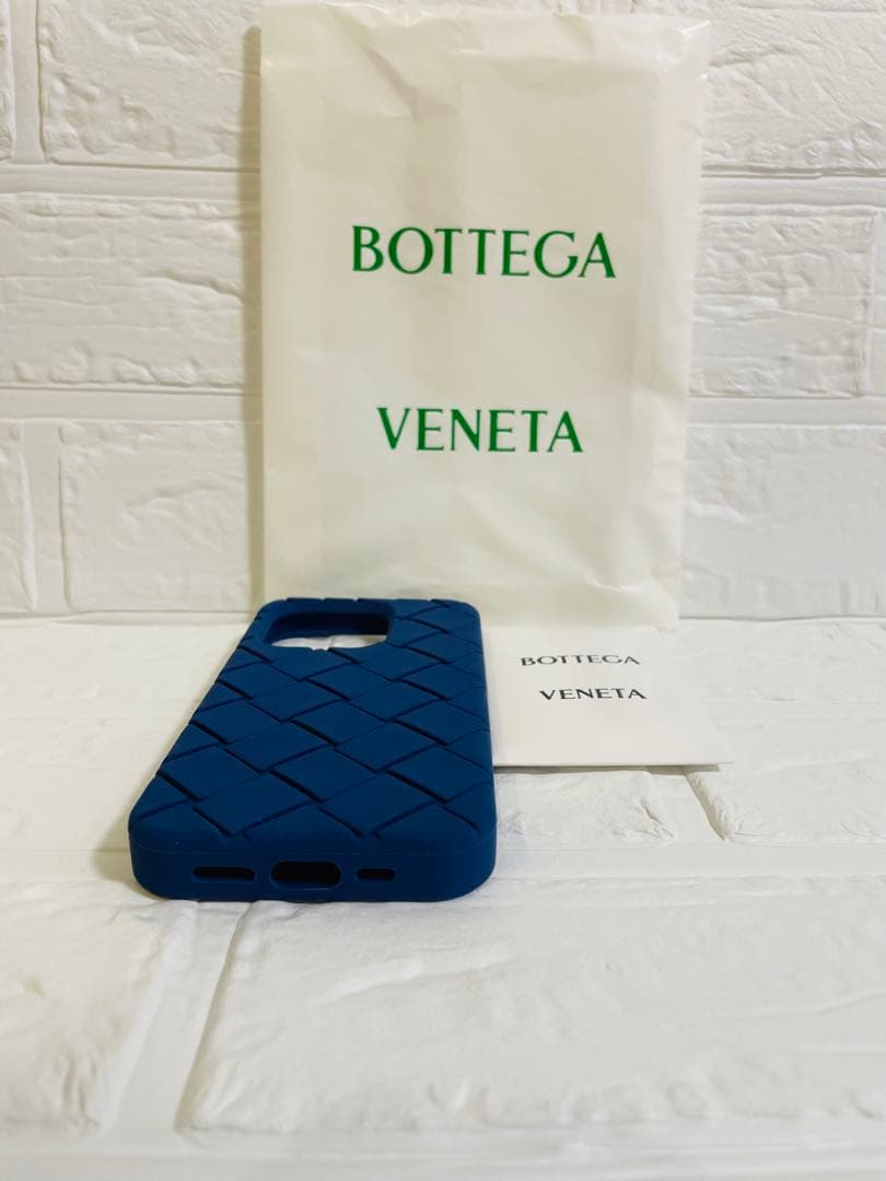 BOTTEGAVENETA ボッテガヴェネタ　スマホケース　ブルー　14pro