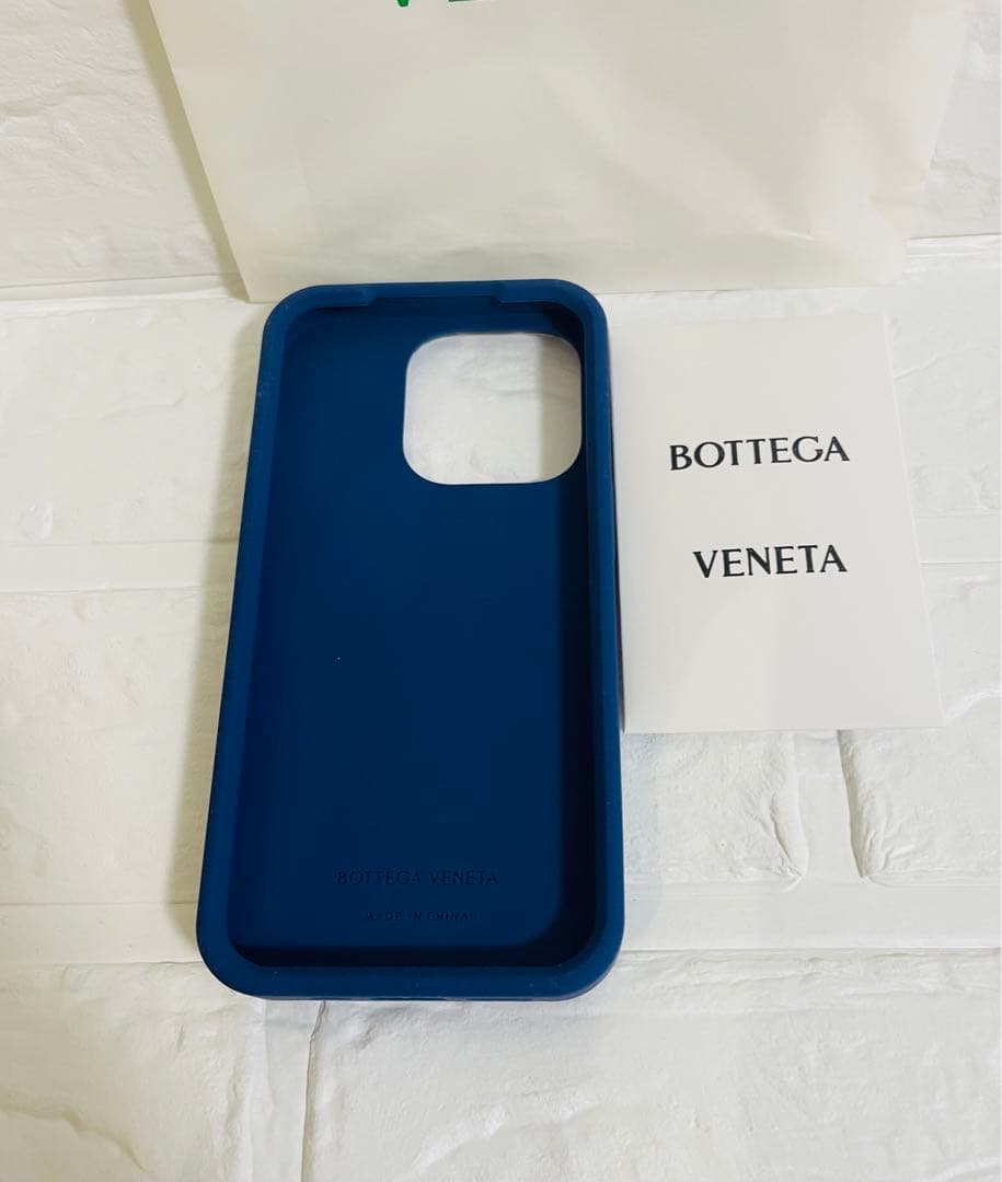 BOTTEGAVENETA ボッテガヴェネタ　スマホケース　ブルー　14pro