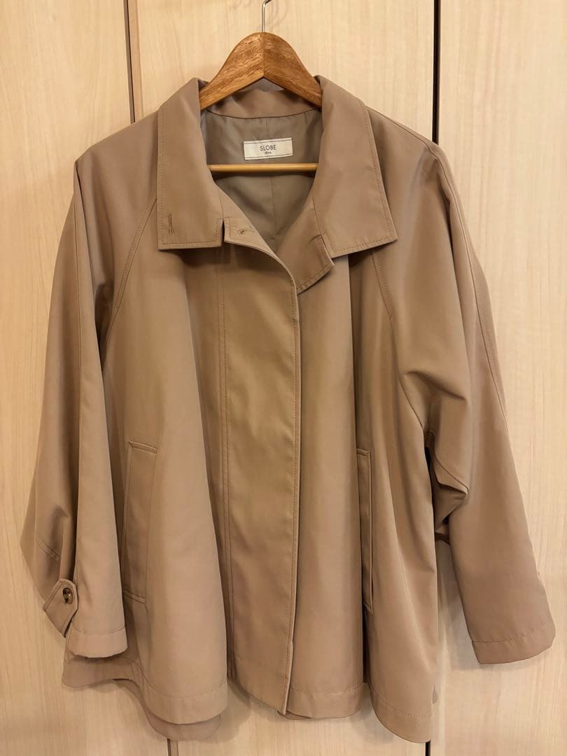 スローブイエナ　テントラインショートコートベージュ