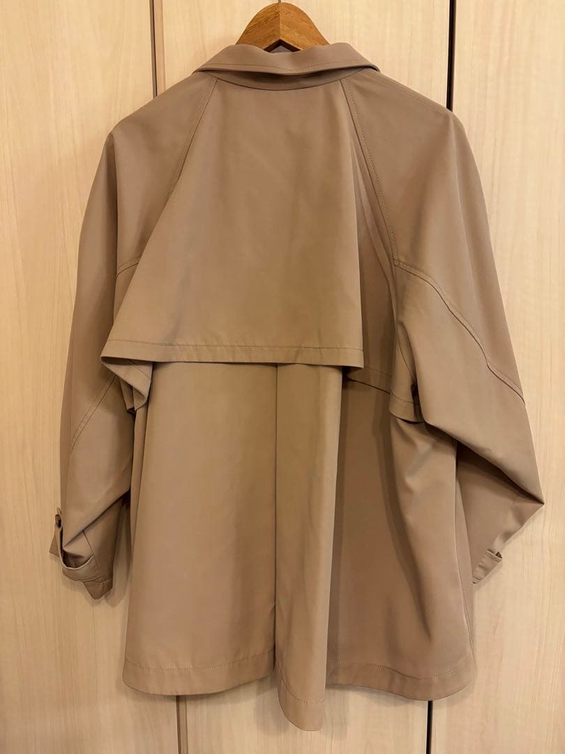 スローブイエナ　テントラインショートコートベージュ