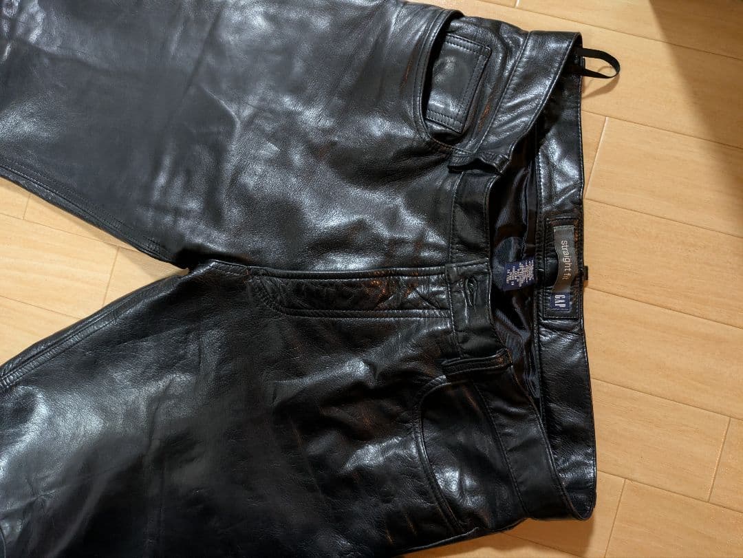 GAPブラックレザー ストレートパンツ