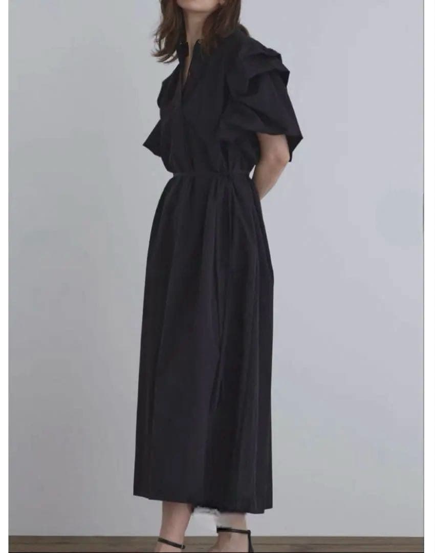 23年 美品 ルフィル ライトナイロンドレス フリル ボリュームスリーブ 黒