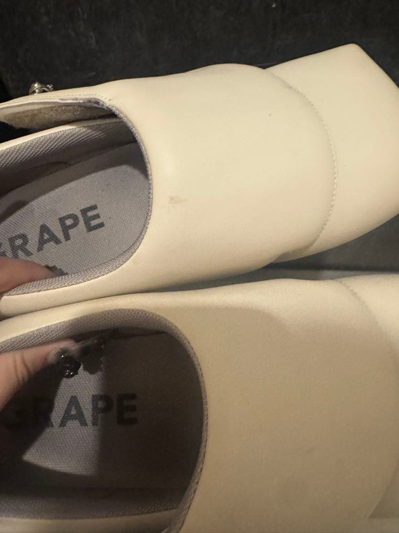 GRAPE Hotel Wings Platform Shoes ホワイト羽