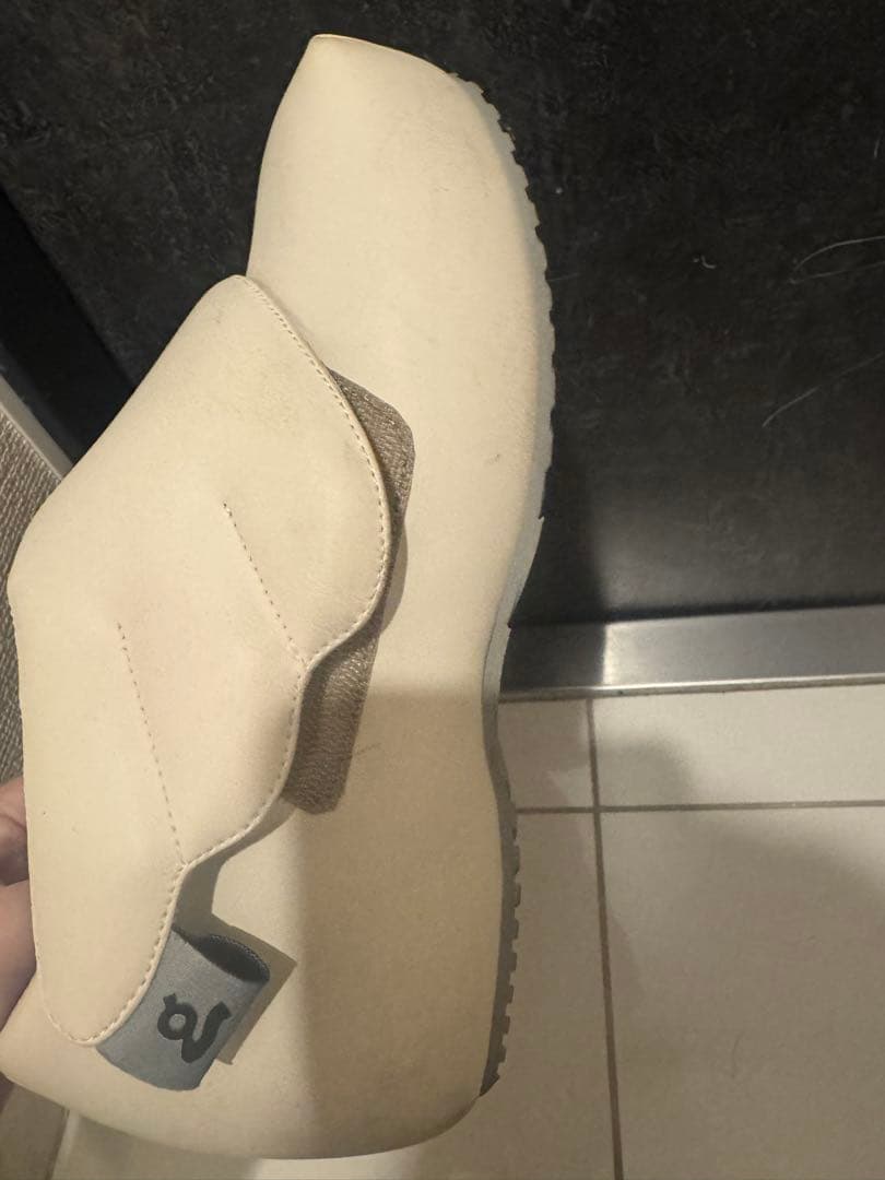 GRAPE Hotel Wings Platform Shoes ホワイト羽