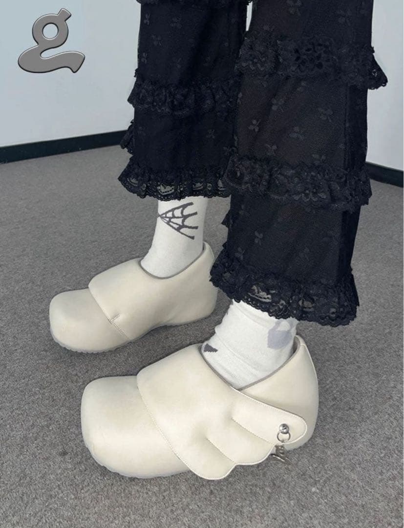 GRAPE Hotel Wings Platform Shoes ホワイト羽