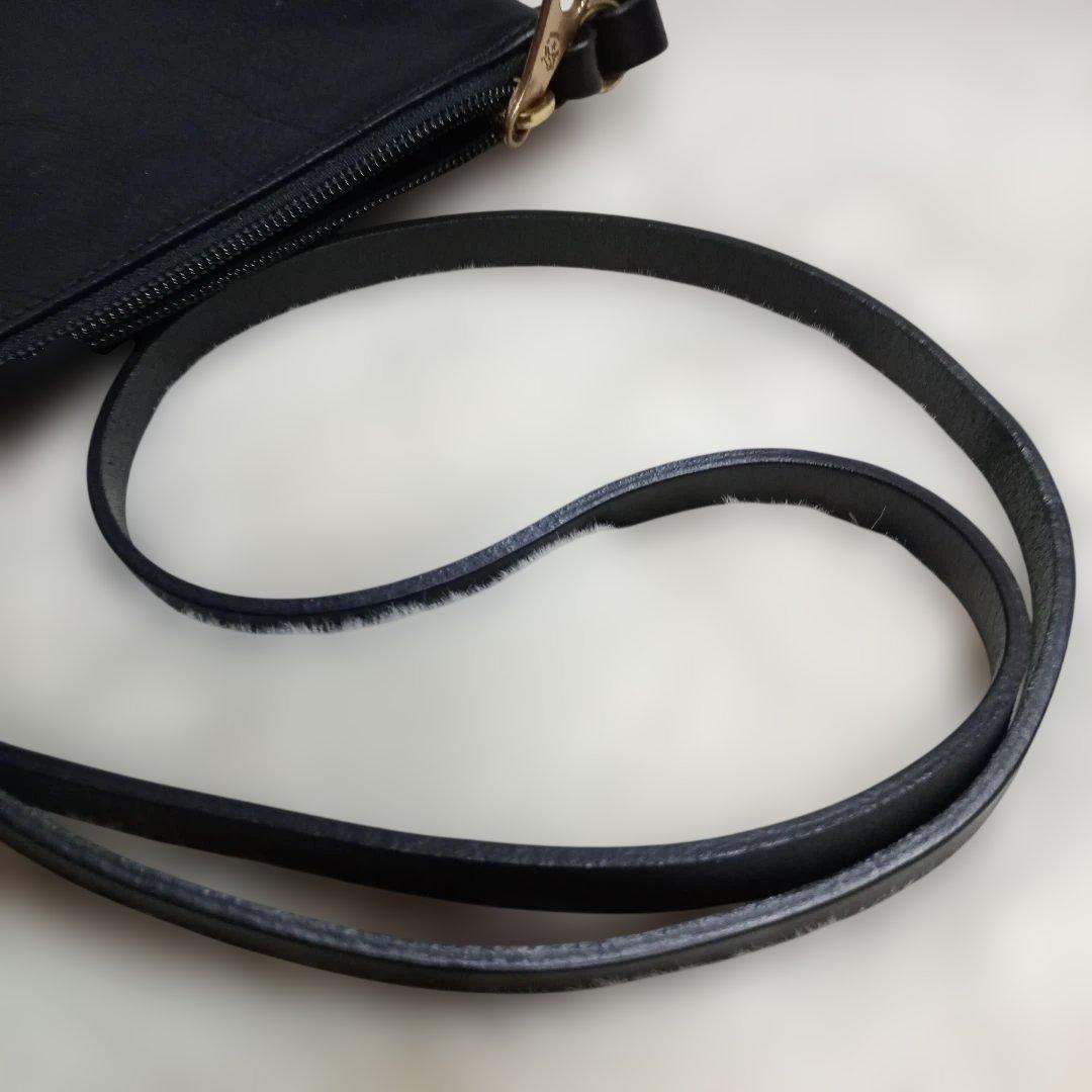 イルビゾンテ　IL BISONTE　ブラック ショルダーバック