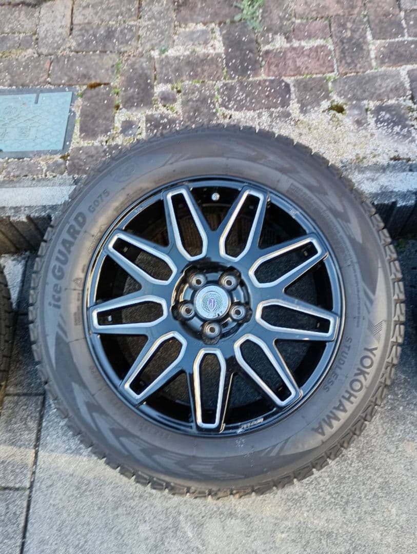 専用商品　1７インチ　ホイール・タイヤ４本セット　スタッドレス　タイヤカバー付き