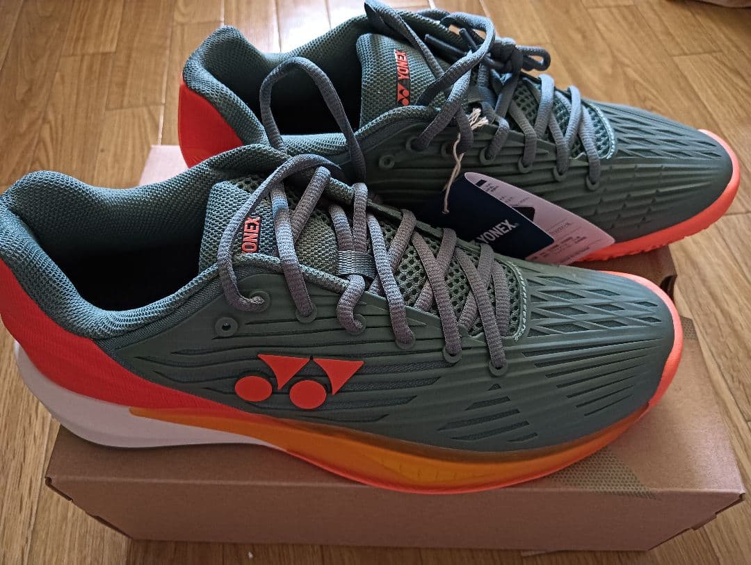 新品ヨネックスパワークッションエクリプション28.5cm