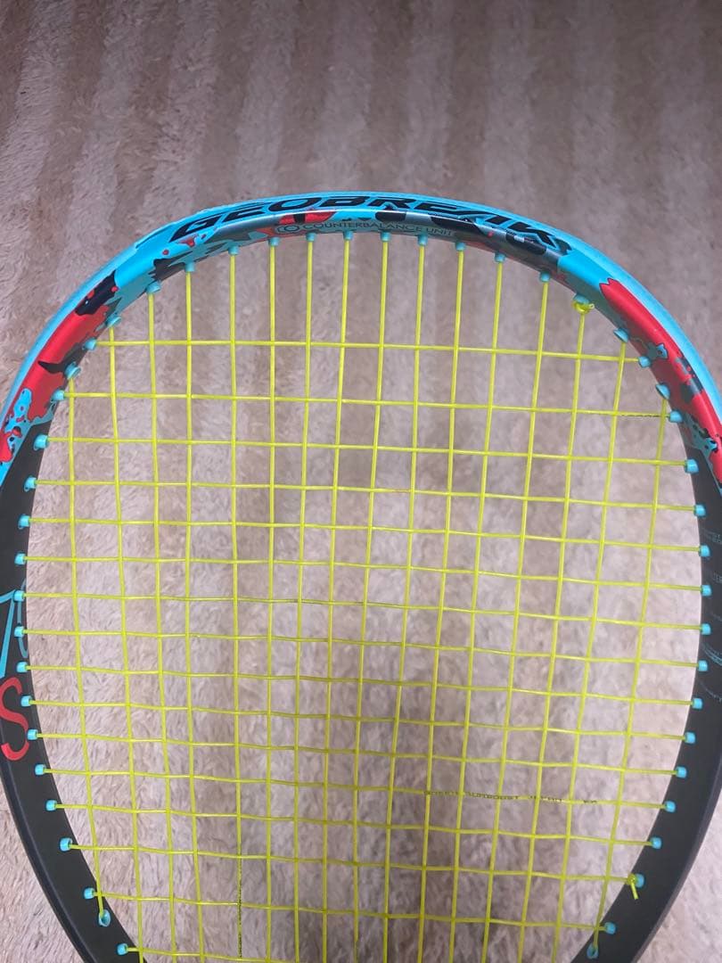 YONEX ジオブレイク70Sラケットケース、ストリング、タイヤグリップ3色付き