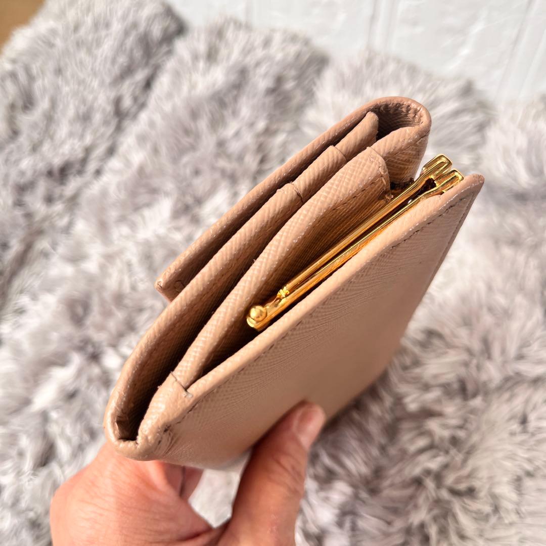 PRADA✨　レア　がま口財布　サフィアーノ　三角ロゴ　ベージュ　レディース