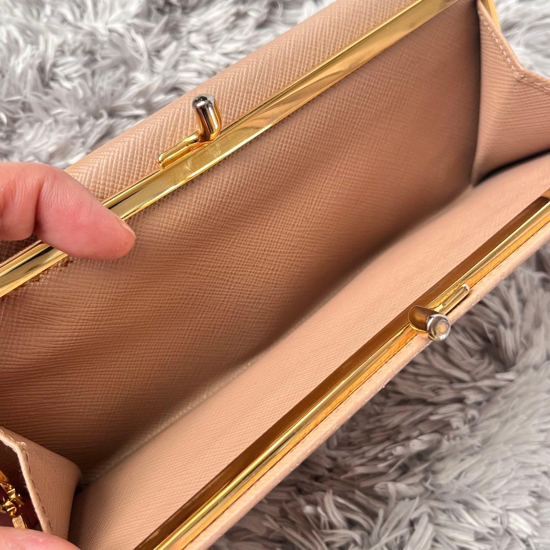 PRADA✨　レア　がま口財布　サフィアーノ　三角ロゴ　ベージュ　レディース