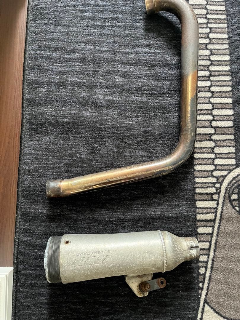 調整可能な音量を持つSUPERTRAPP製マフラーSR400