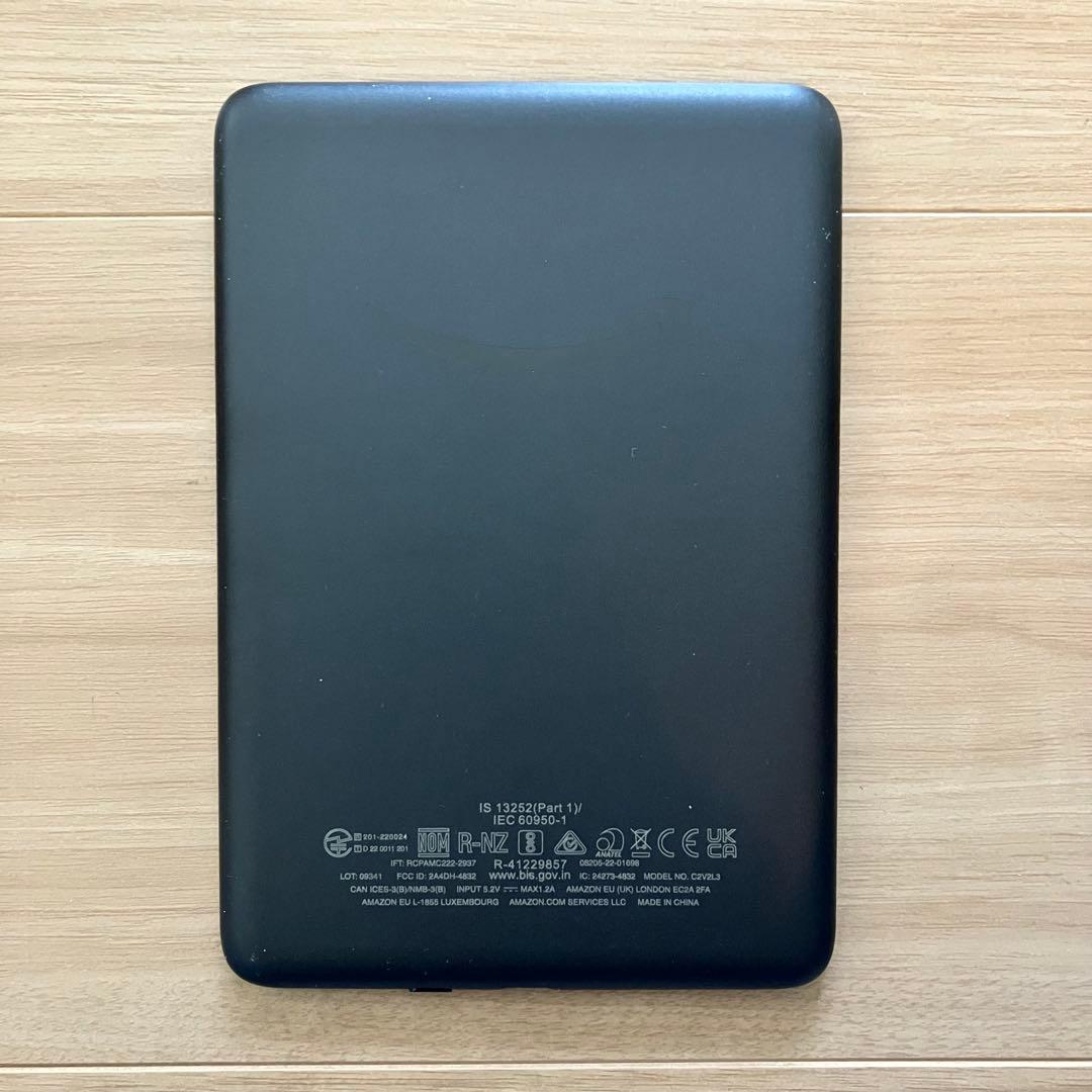 【こぉ】Kindle 16GB(第11世代) +純正カバー付き