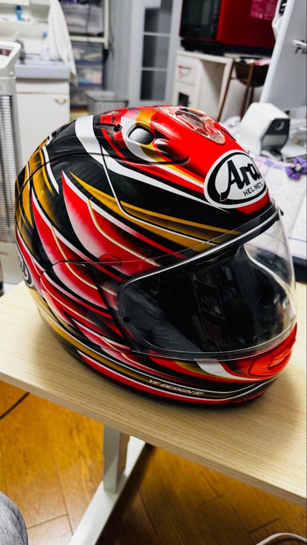 Arai フルフェイスヘルメット 赤・黒・金