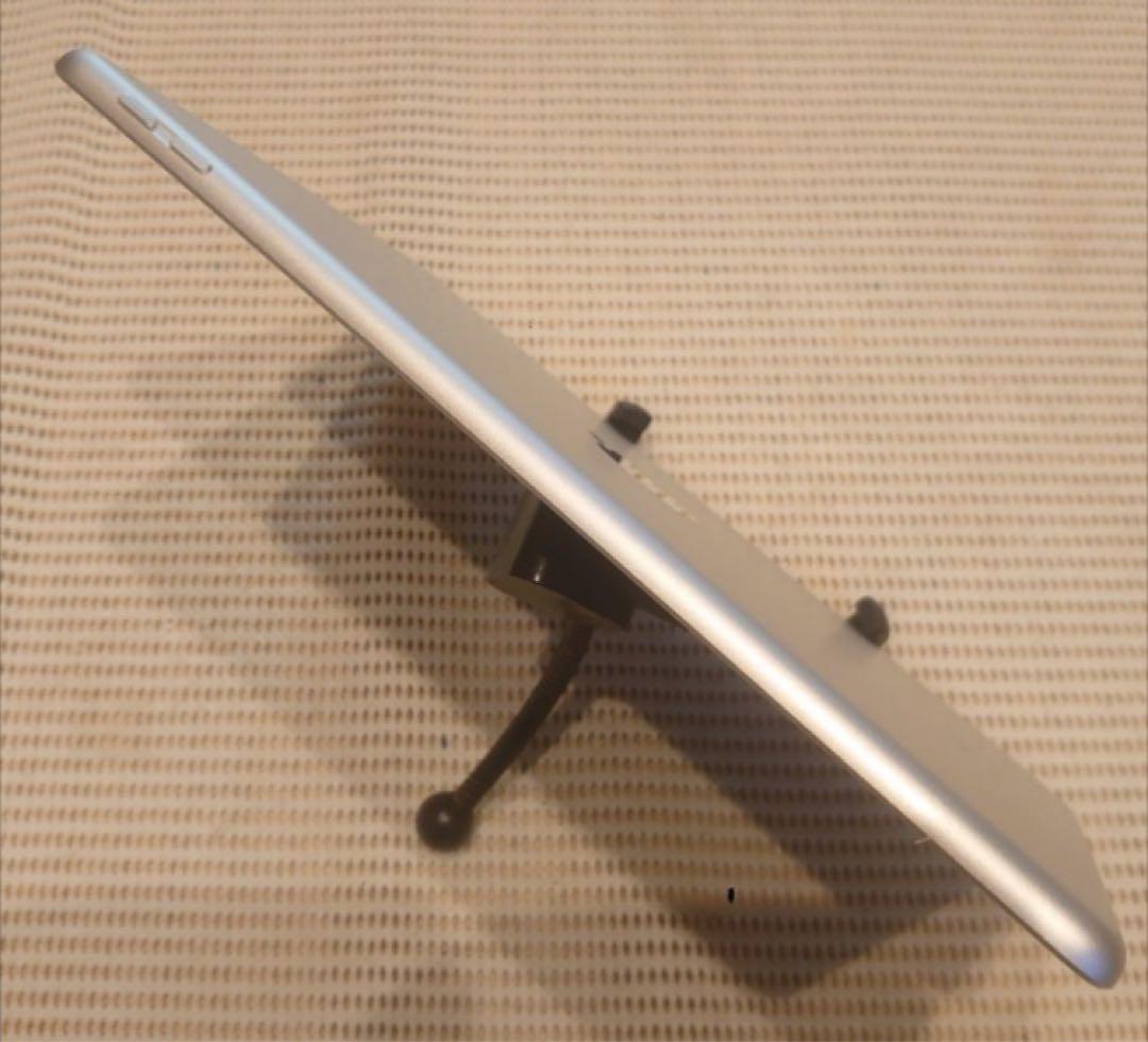 DMQW6完動品iPad第6世代(A1893)本体32GBシルバー送料込