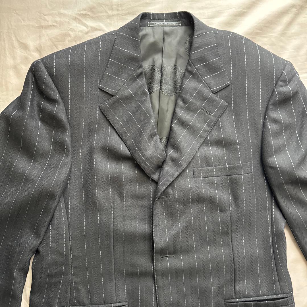 ヴェルサーチ スーツ ストライプ 裏地メデューサ 総裏 黒