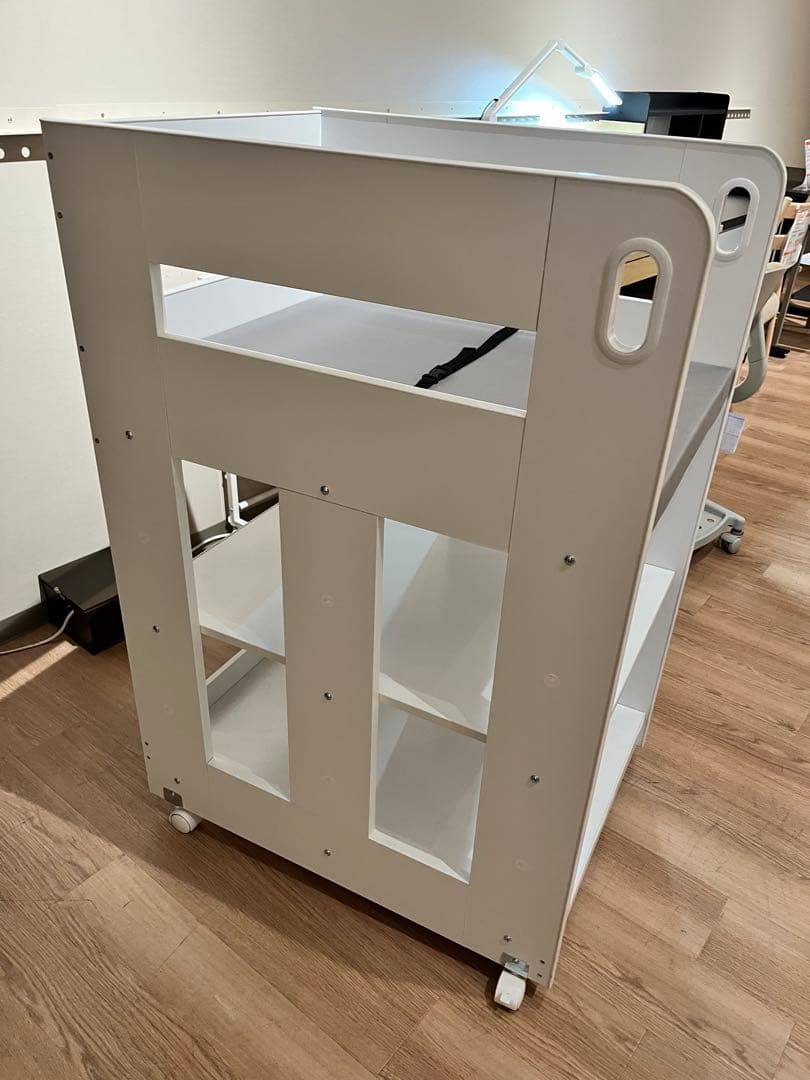 訳あり　新品未使用　ニトリ　移動するオムツ替え台　ベビー家具　直接取引