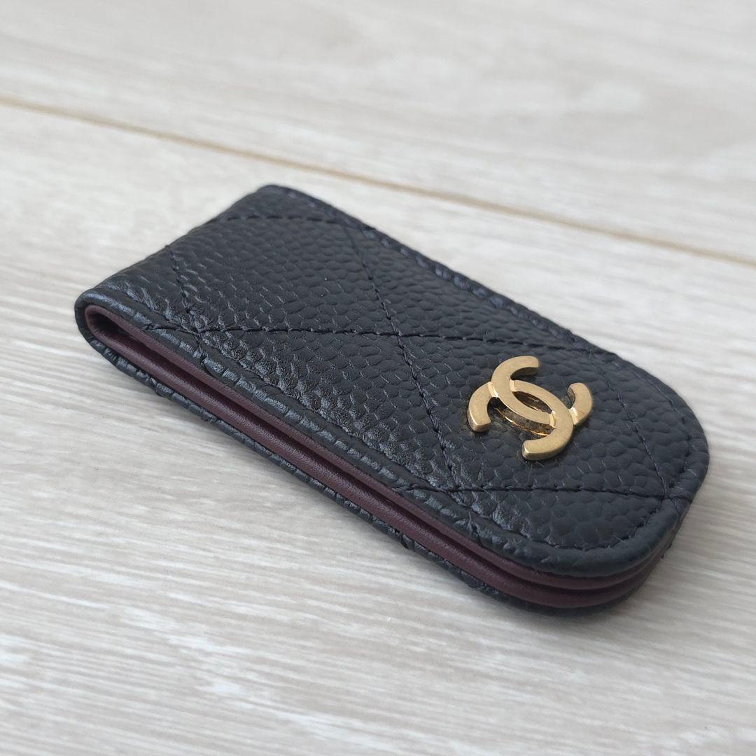 新品同様【シャネル】マネークリップ　キャビアスキン　マトラッセ　マグネット式