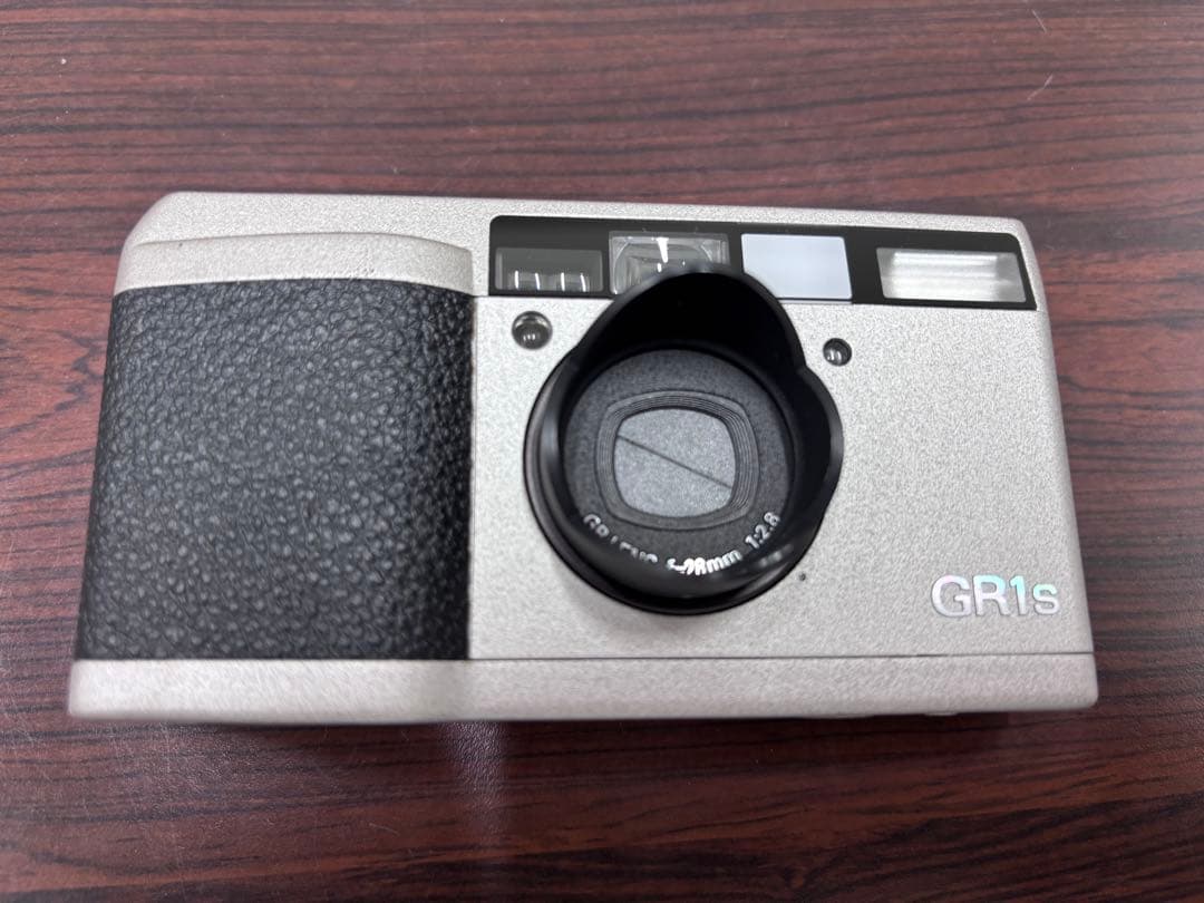 GR1s （デート付）シルバー　コンパクトフィルムカメラ　やや難あり