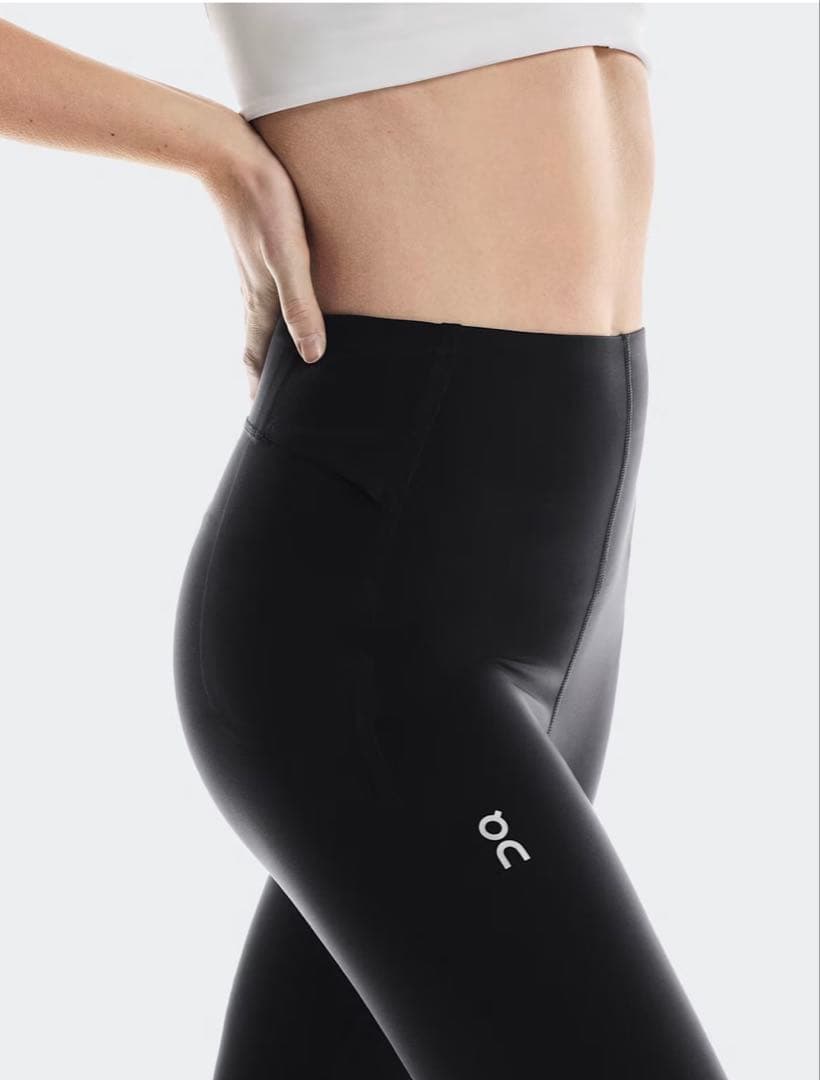 新品未着用On トレインタイツ7/8 ブラック　XS