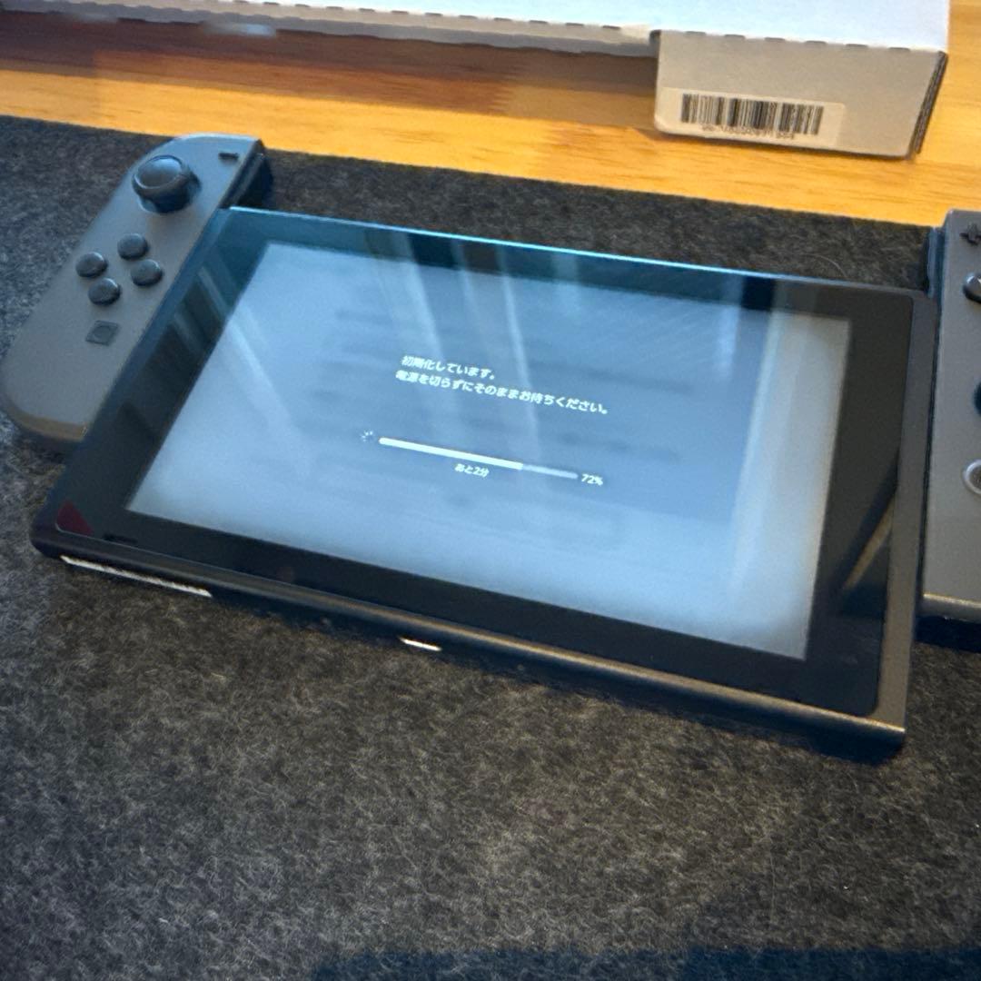 Nintendo Switch本体 + Joy-Conハンドル4個