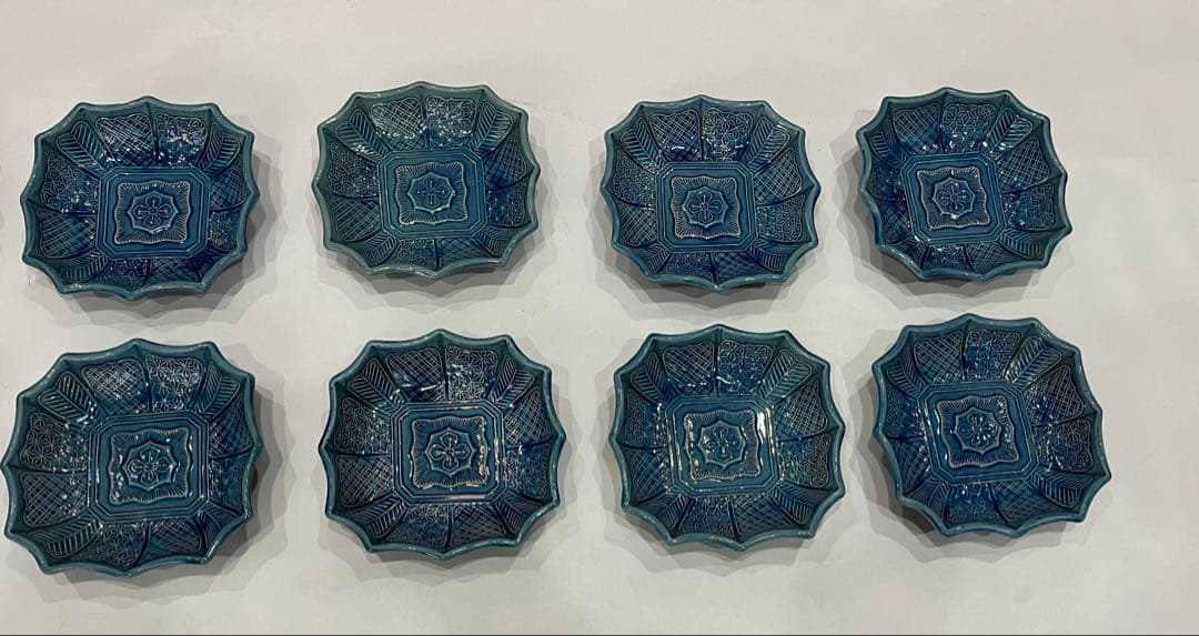 淡路珉平焼　瑠璃釉青交趾陽刻輪花型 10枚