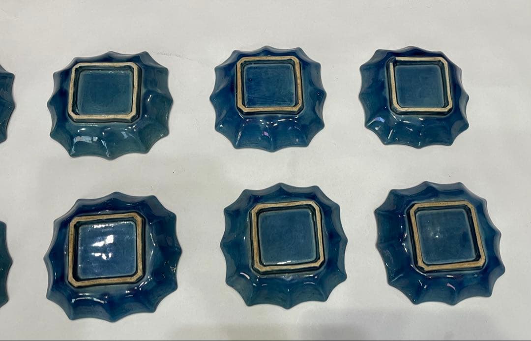 淡路珉平焼　瑠璃釉青交趾陽刻輪花型 10枚