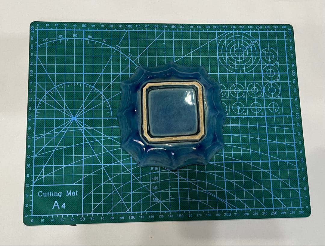 淡路珉平焼　瑠璃釉青交趾陽刻輪花型 10枚