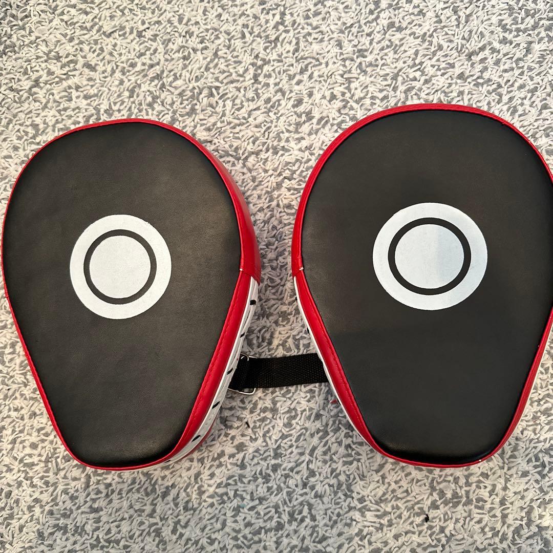 ★THAISMAI ボクシンググローブ XS赤ジュニア用パンチングミットセット★