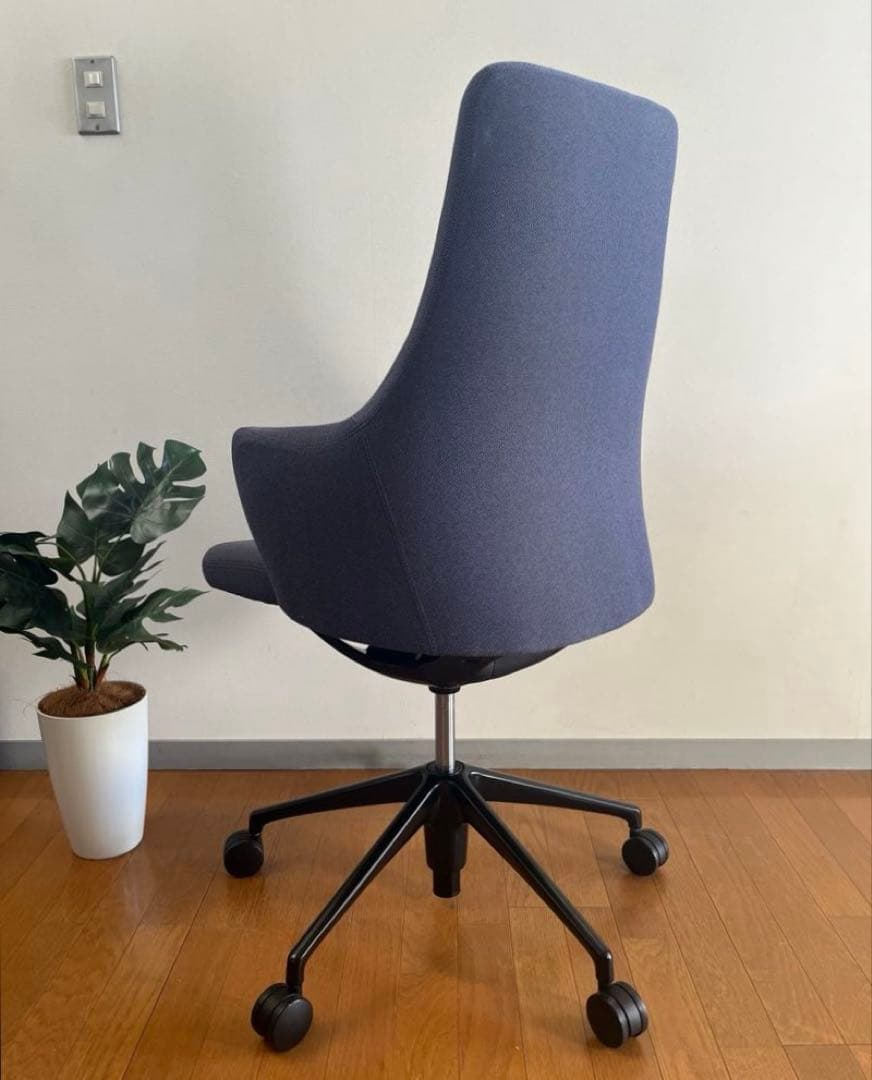 オカムラ　ライブスワークチェア　17.9万　2023年製　okamura モダン